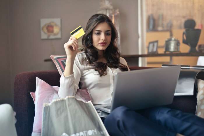 11 Advantages of Shopping Online in 2022